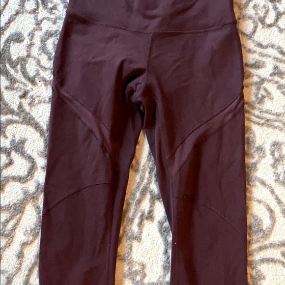 Lululemon Leggings with mesh detail - Picture 3 of 6